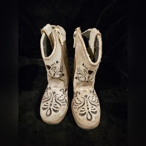 Girls Roper Beige Boots with Cutout Design